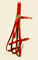 Χειροποίητα χαλινά κόκιννου χρώματος